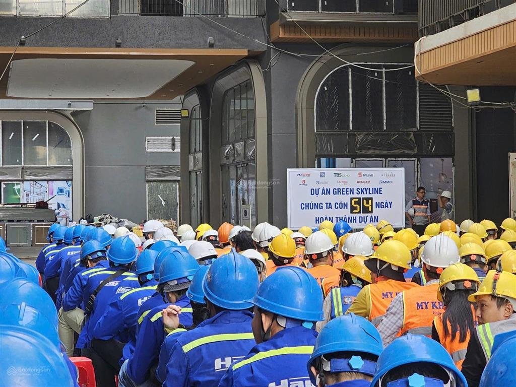 Một căn hiếm có 2pn, 66m2, tặng full nội thất, tầng 10 view hồ bơi, công viên, ck lên đến 17%