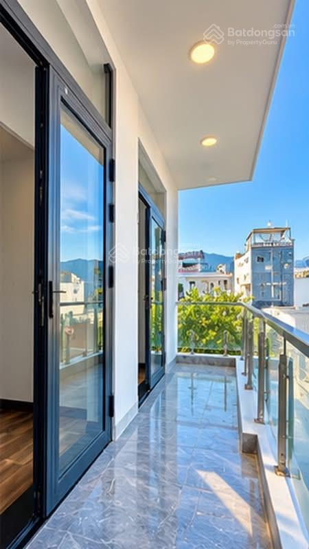 Bán nhà 3 tầng khu đường tháp bà trung tâm thành phố nha trang, 3pn, 4wc, 1 thờ, 1 bếp, giá 5,35 tỉ
