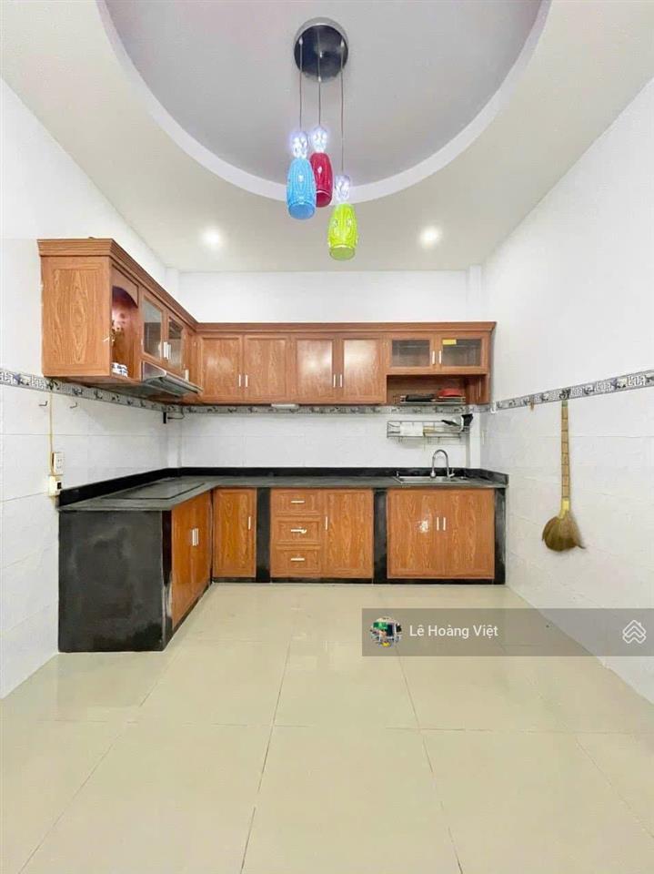 Hơn 5ty  nhà hẻm 175/ nguyễn văn công  4 tầng lầu  4 phòng ngủ  sân thượng
