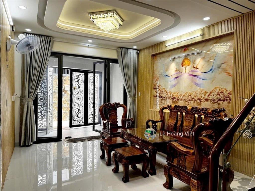 Nhà có thang máy  mới đẹp  phường 8 gò vấp  64m2  4 tầng lầu chỉ hơn 8 tỷ xíu
