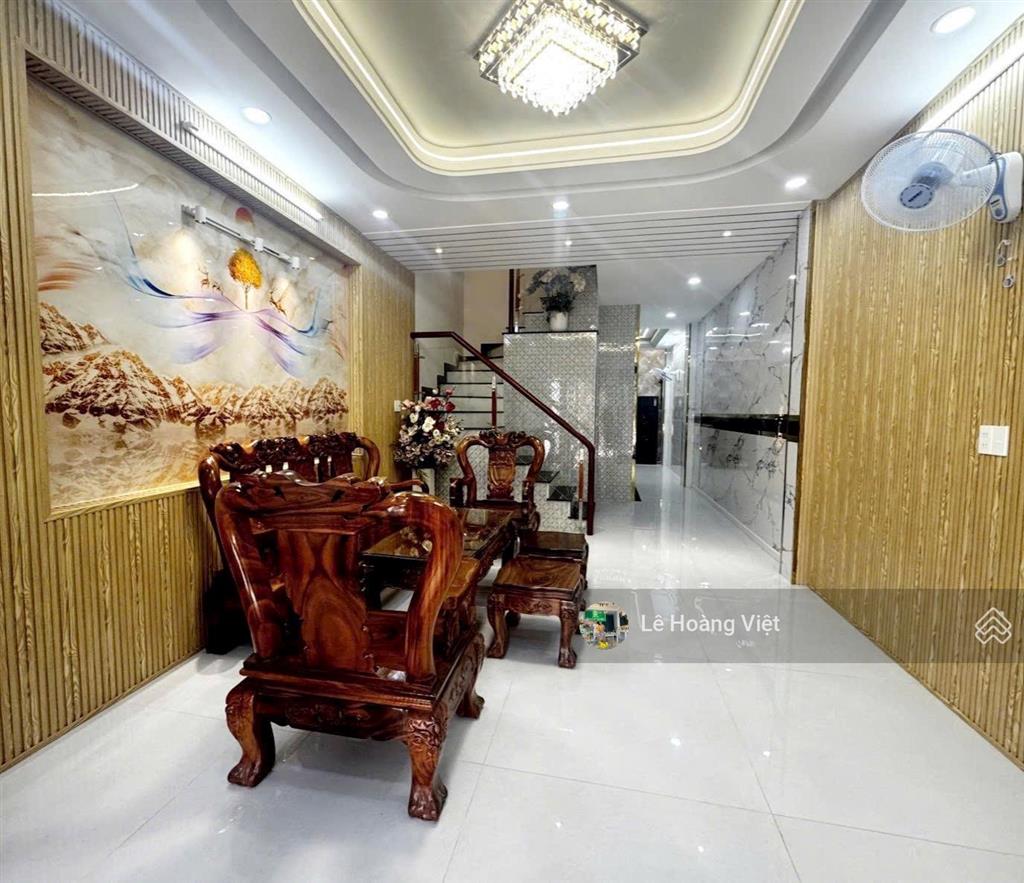 Nhà có thang máy  mới đẹp  phường 8 gò vấp  64m2  4 tầng lầu chỉ hơn 8 tỷ xíu