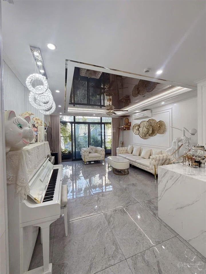 Bán căn view hồ đông nam green bay mễ trì 65m² 2pn  2wc căn full nội thất siêu sang