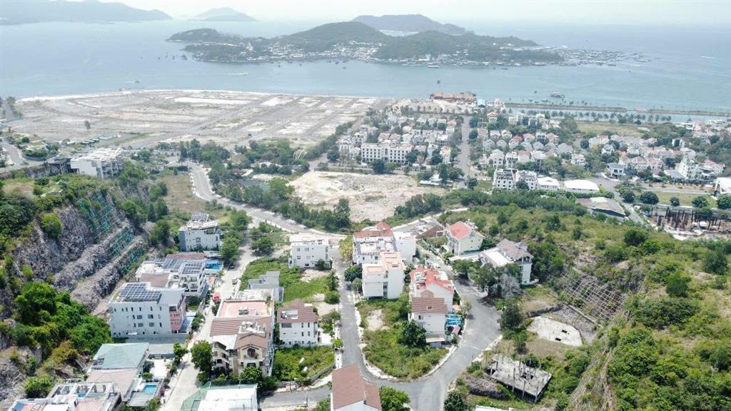 Bán lô góc  2 mặt tiền đường khu biệt thự cao cấp "ocean view" view biển, giá đầu tư chỉ 70tr/m2