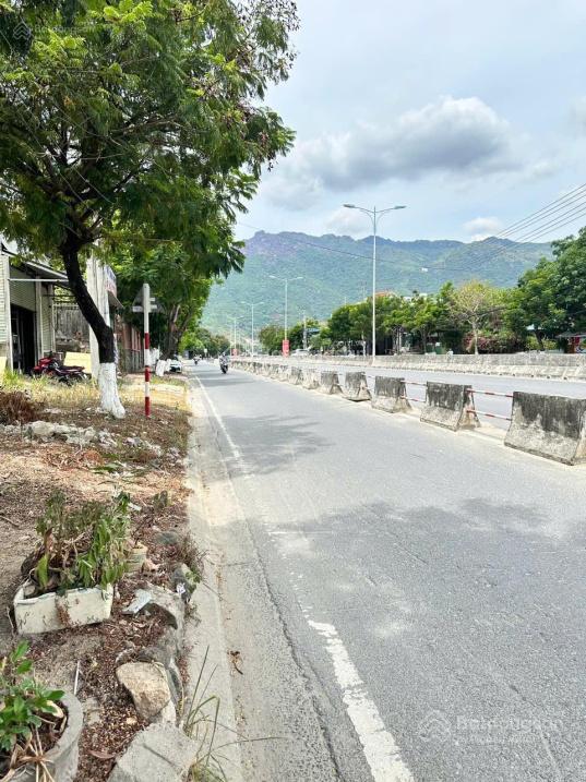 Bán lô đất 2 mặt tiền đường trước sau đường nguyễn tất thành, giá chỉ 30tr/m2