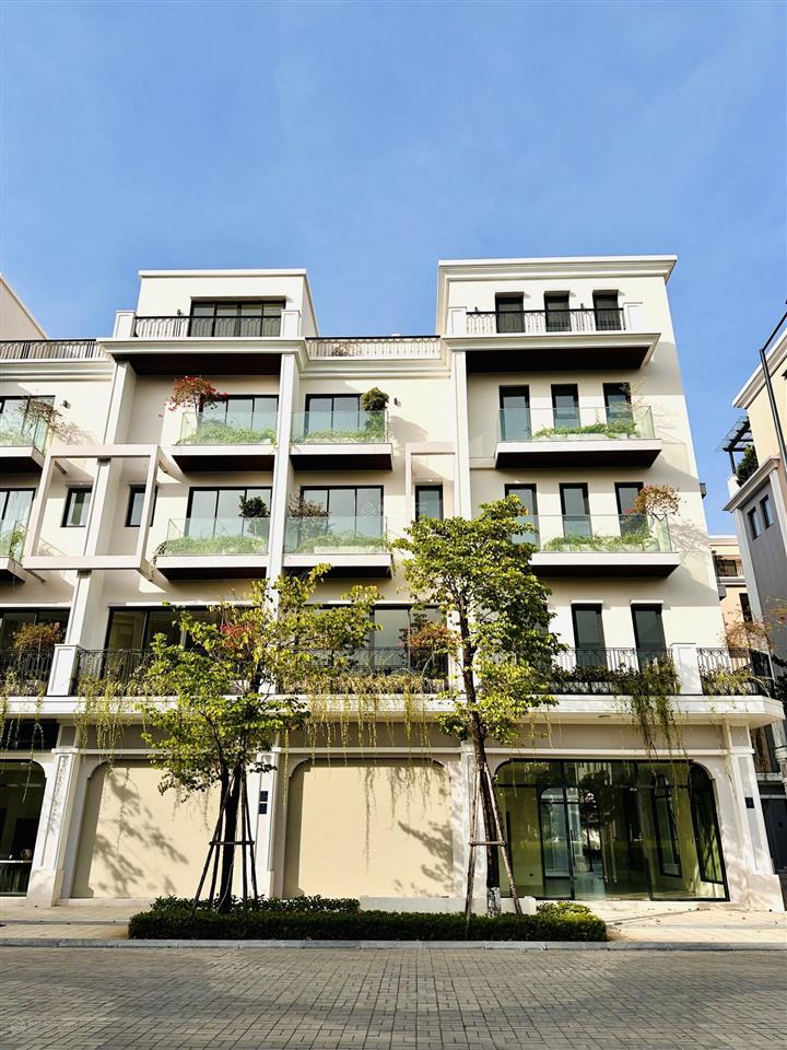 Tôi cần cho thuê t2  5 giá 23tr có thang máy full nội thất cao cấp