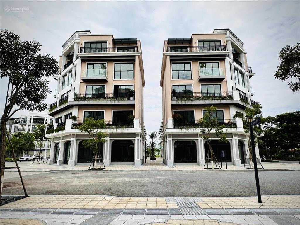 Tôi cần cho thuê căn góc 3 mặt thoáng 100m2x5 tầng giá chỉ 45tr có thang máy tiện lợi