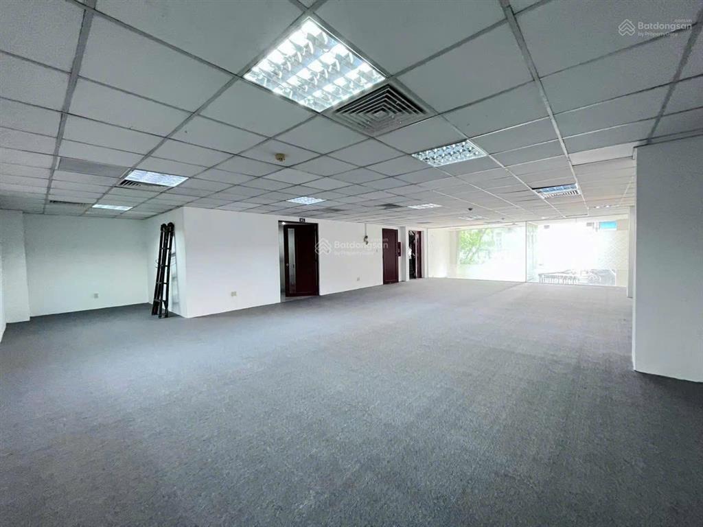 Cho thuê sàn văn phòng lầu 1 tòa nhà mt tân cảng dt 100m2  giá 21 tr