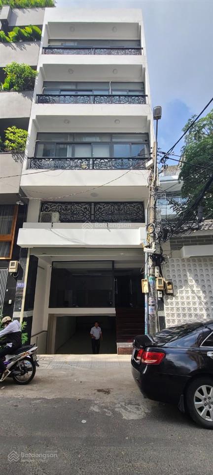 Cho thuê tòa văn phòng mặt tiền bạch đằng, dt 5,5x20m hầm 5 lầu sàn suốt.