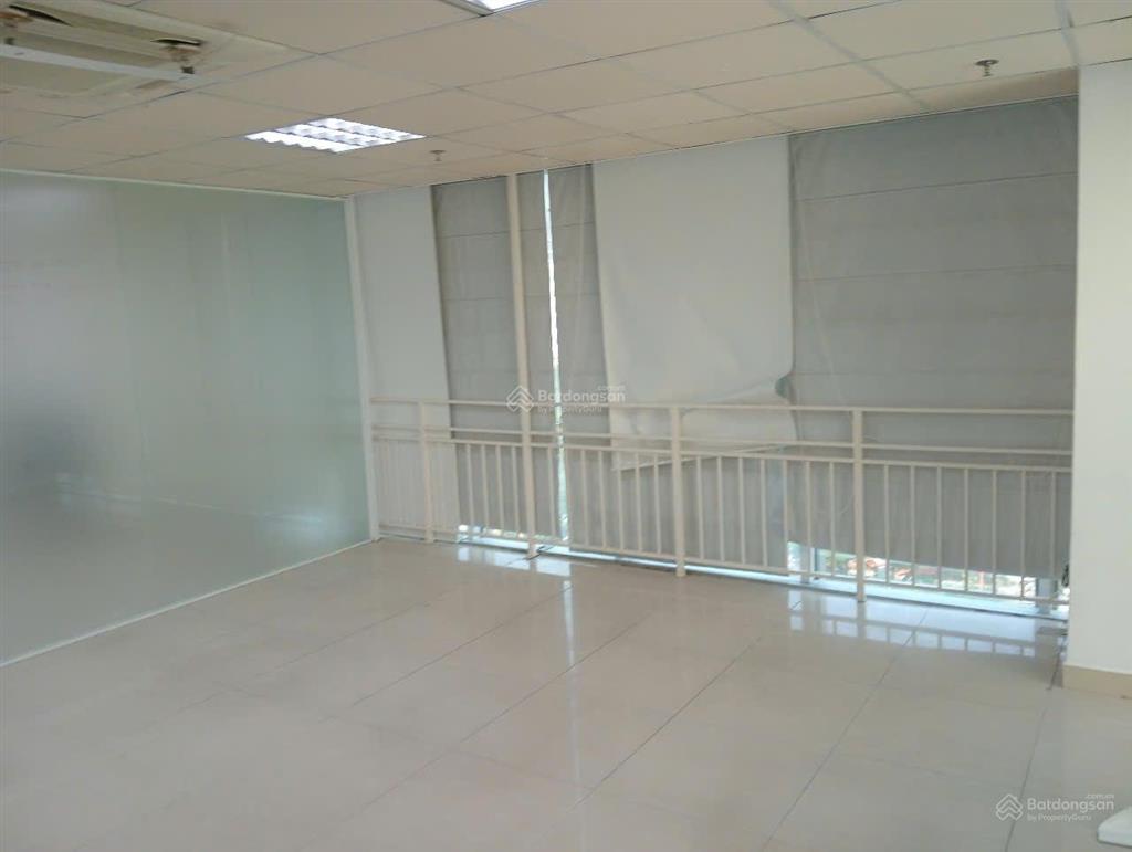 Văn phòng mặt tiền lê trung nghĩa ,dt 90m2 lầu 3 . sàn trống bàn giao ngay.