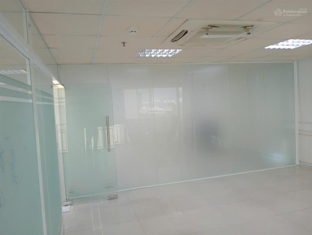 Văn phòng mặt tiền lê trung nghĩa ,dt 90m2 lầu 3 . sàn trống bàn giao ngay.