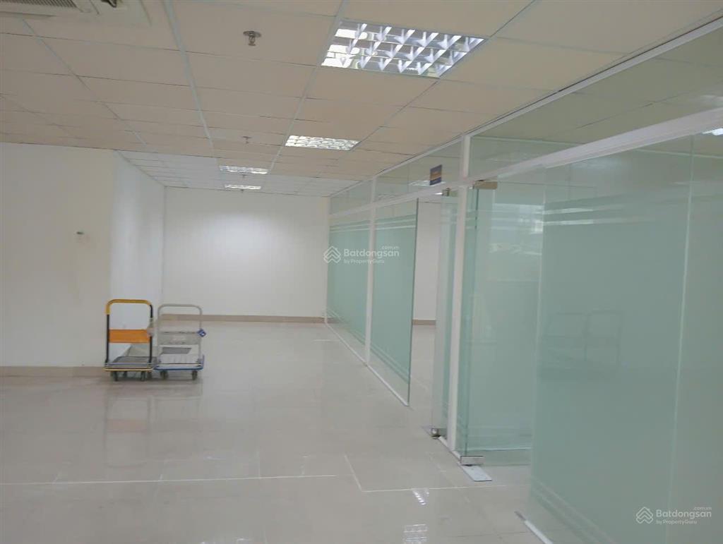 Văn phòng mặt tiền lê trung nghĩa ,dt 90m2 lầu 3 . sàn trống bàn giao ngay.