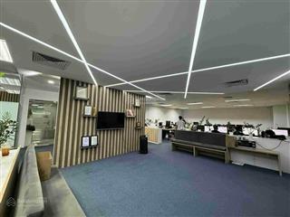 Cho thuê văn phòng đường phổ quang, dt 85m2