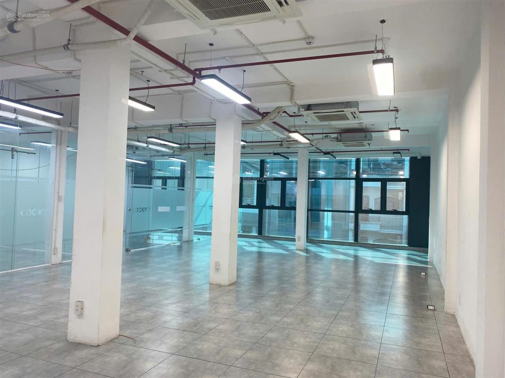 Văn phòng đường nguyễn gia trí dt 210m²/nguyên sàn giá chỉ 50 triệu.