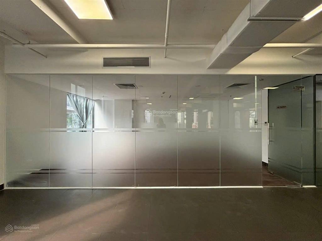 Văn phòng mặt tiền đường cửu long, dt 360m2 sàn. trống suốt. sàn trống bàn giao ngay.