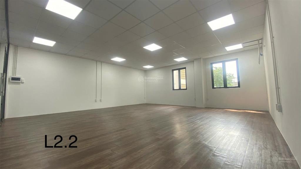 Văn phòng mt đường phổ quang, dt 150m2, ngăn sẵn 3 phòng