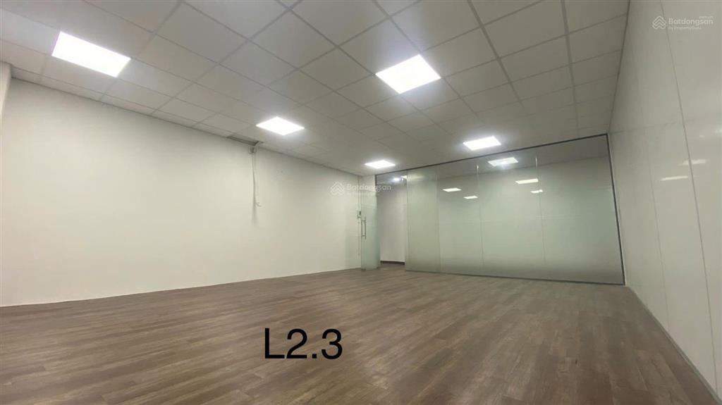 Văn phòng mt đường phổ quang, dt 150m2, ngăn sẵn 3 phòng