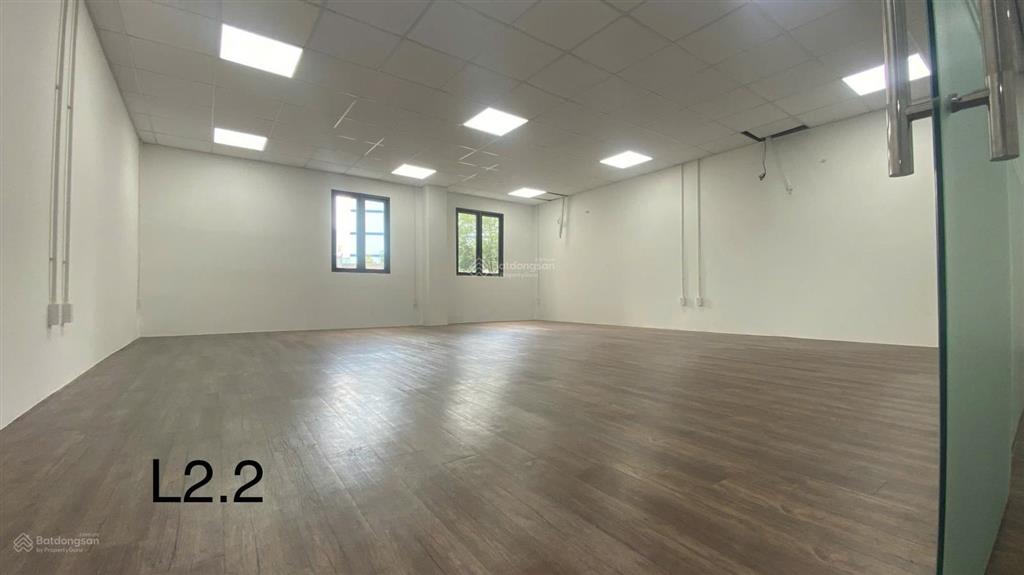 Văn phòng mt đường phổ quang, dt 150m2, ngăn sẵn 3 phòng