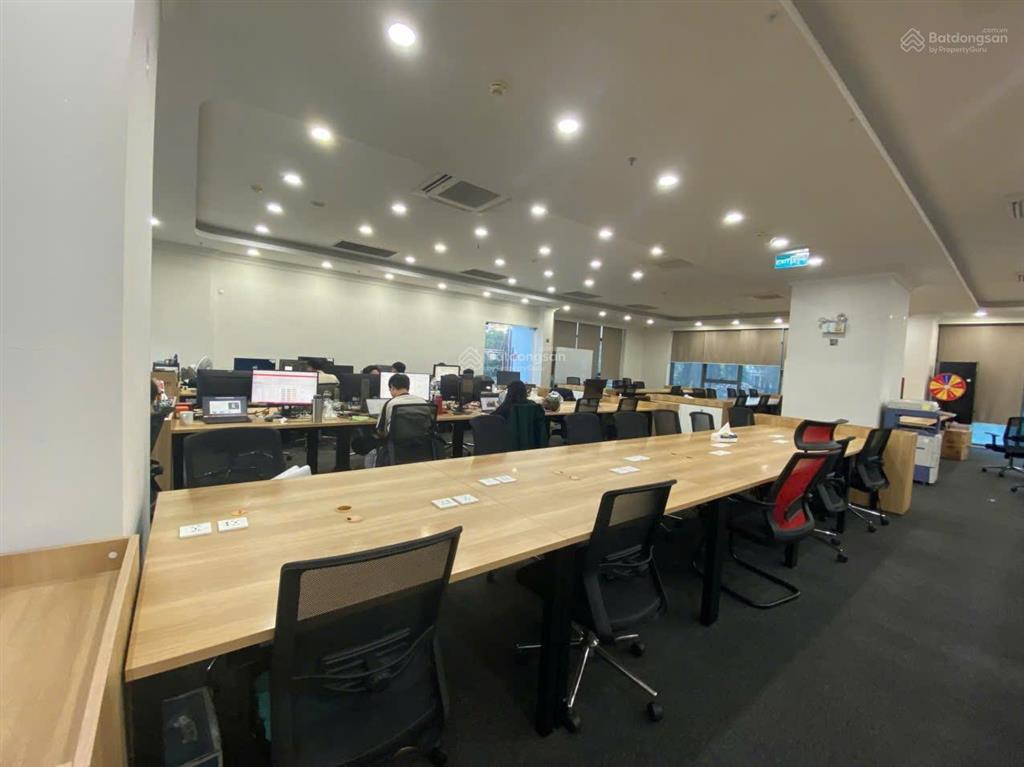 Văn phòng full nội thất mt trường sơn, lầu 3 diện tích 260m2, trần cao 3m5. sàn suốt.