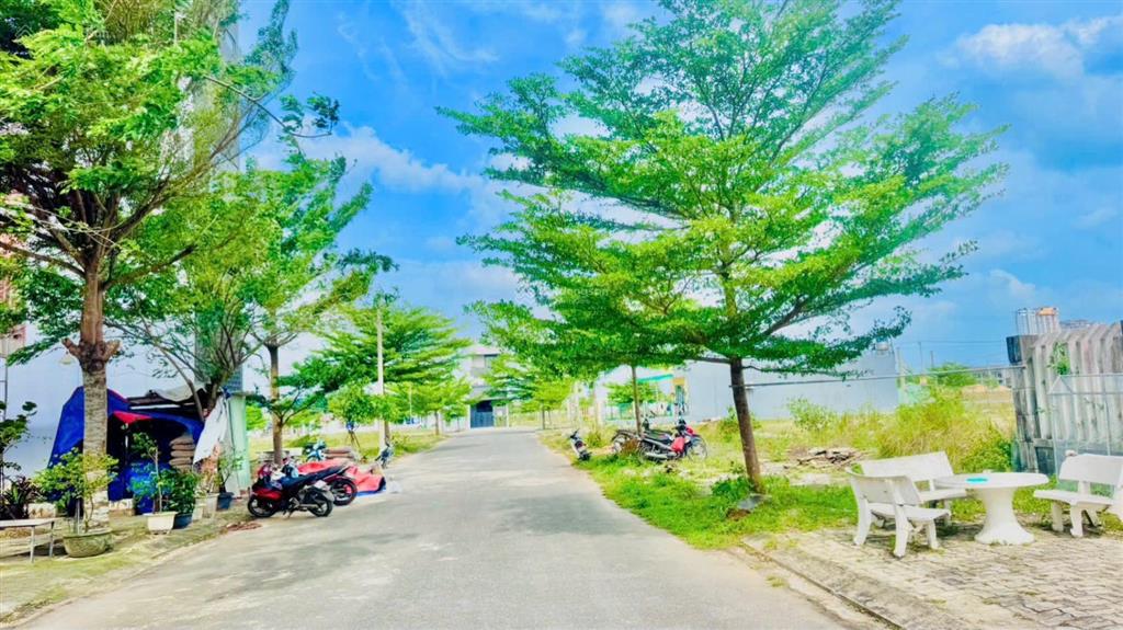 Cần tiền bán lô đất đẹp đối diện công viên kdt 7b