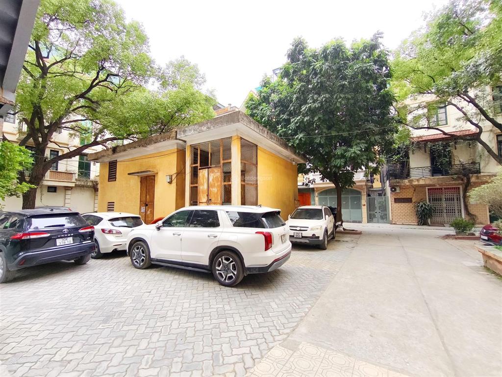 Siêu hiếm, bán chung cư 2 p ngủ ct6 kdt định công, lô góc 2 mặt phố, thông thẳng ra vành đai 2.5