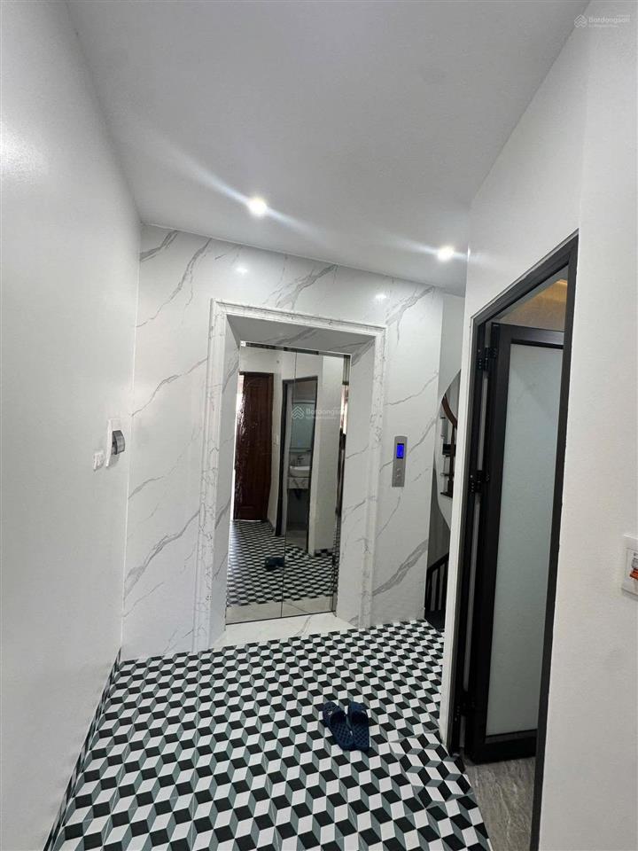 Bán nhà mặt phố hoàng mai, không quy hoạch, xây 7 tầng thang máy, kinh doanh tốt, gần hồ đền lừ