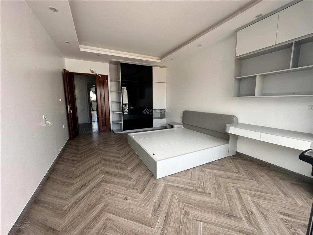 Bán nhà mặt phố hoàng mai, không quy hoạch, xây 7 tầng thang máy, kinh doanh tốt, gần hồ đền lừ