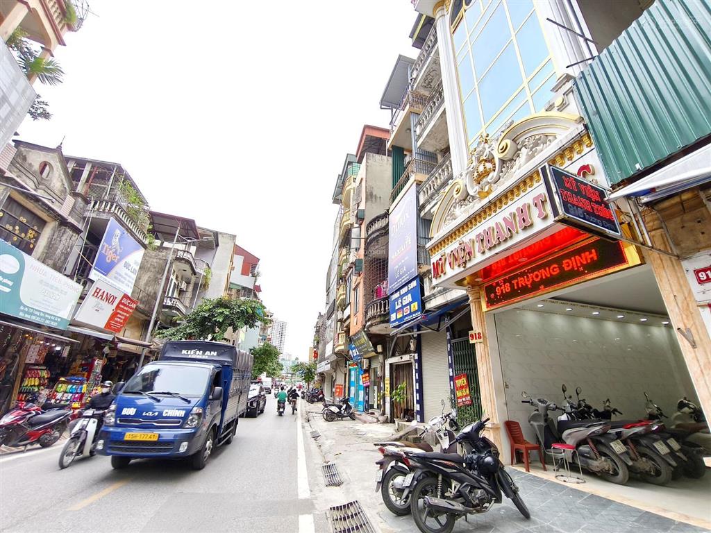 Bán nhà 4 tầng mặt phố trương định, vị trí đẹp, vỉa hè kinh doanh sầm uất, thích hợp văn phòng, ctl