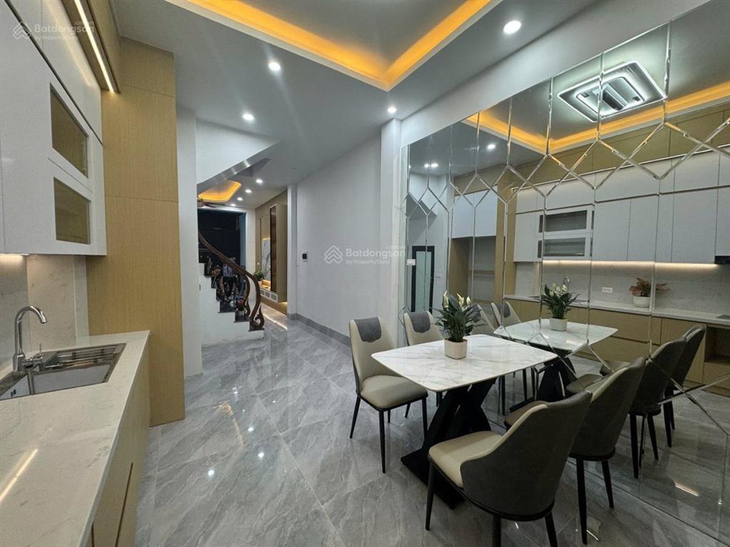 Hiếm, bán nhà 5 tầng phố khương hạ, ngõ ô tô, gần hồ, gần phố, nhà mới full nội thất chỉ việc ở