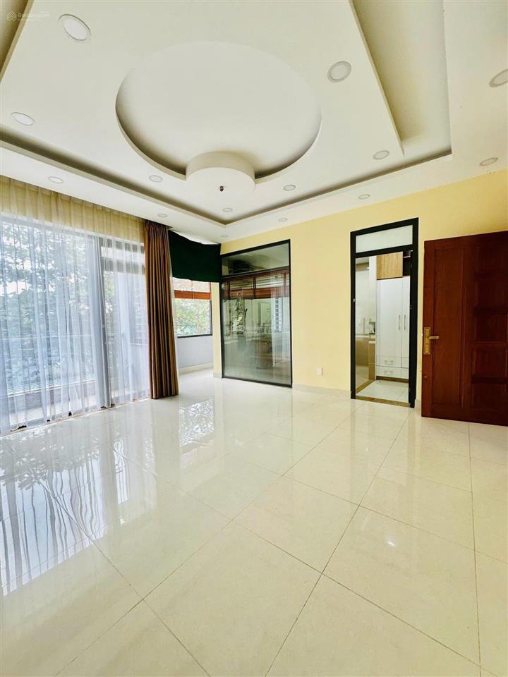 Cho thuê nhà mặt tiền 169c hoa lan, cầu kiệu, tp.hcm