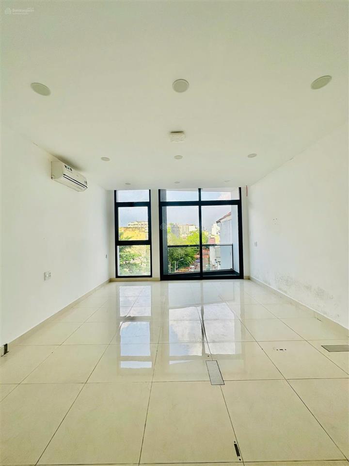 Cho thuê nhà mặt tiền 69c phan xích long, cầu kiệu, tp. hcm