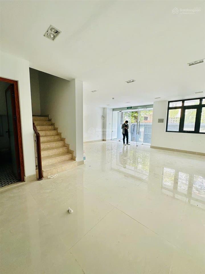 Cho thuê nhà mặt tiền 175a hoa lan, cầu kiệu, tp.hcm