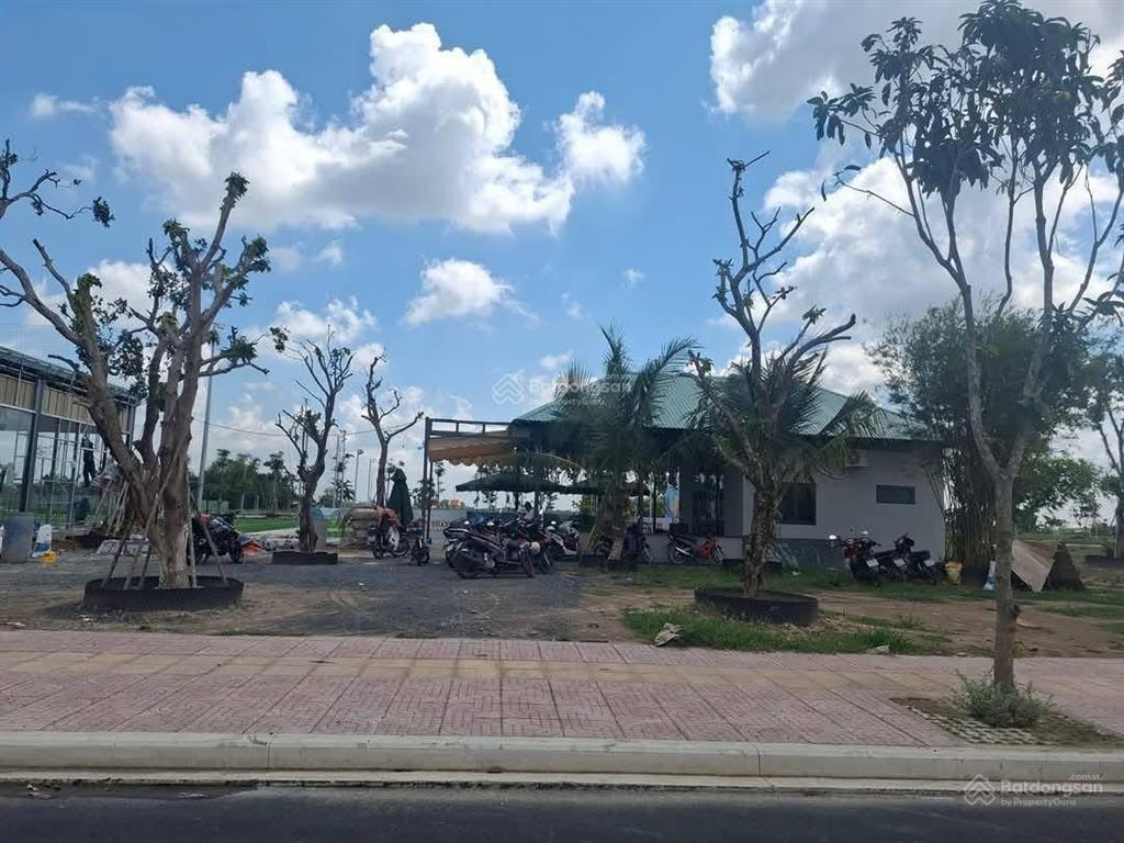 Bán đất tại phan văn hớn, 2,1 tỷ, 85m2, mặt tiền 16m, pháp lý n 16m, pháp lý đầy đủ, nhiều tiện ích