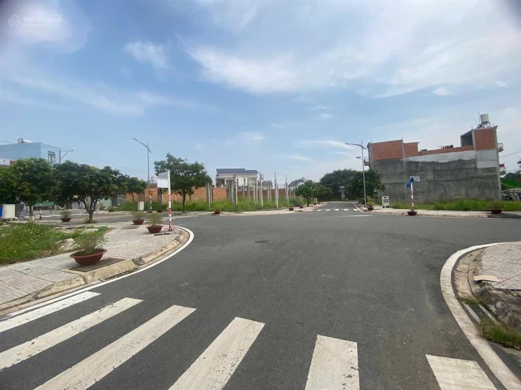 Bán đất tại phan văn hớn, 2,1 tỷ, 85m2, mặt tiền 16m, pháp lý n 16m, pháp lý đầy đủ, nhiều tiện ích