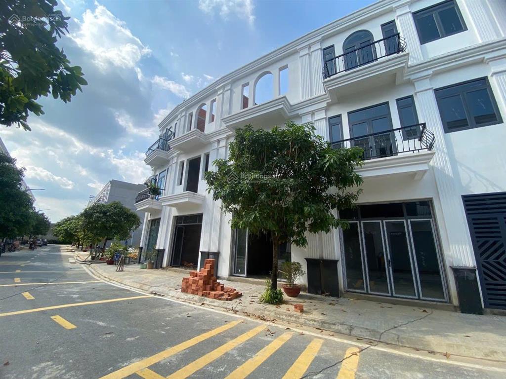 Bán đất tại phan văn hớn, 2,1 tỷ, 85m2, mặt tiền 16m, pháp lý n 16m, pháp lý đầy đủ, nhiều tiện ích