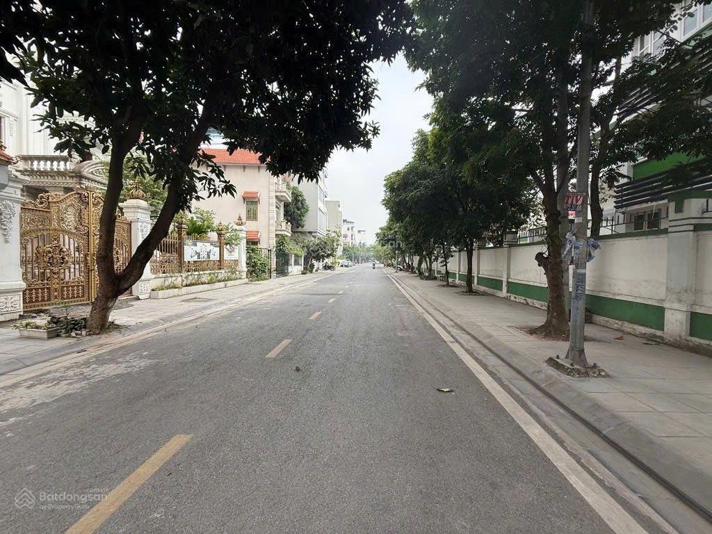 Chỉ 19tỷchủ cần bán nhanh) 90m, mt 6,8m lộc phát, phân lô, vỉa hè vip, thang máy, duy nhất 1 căn