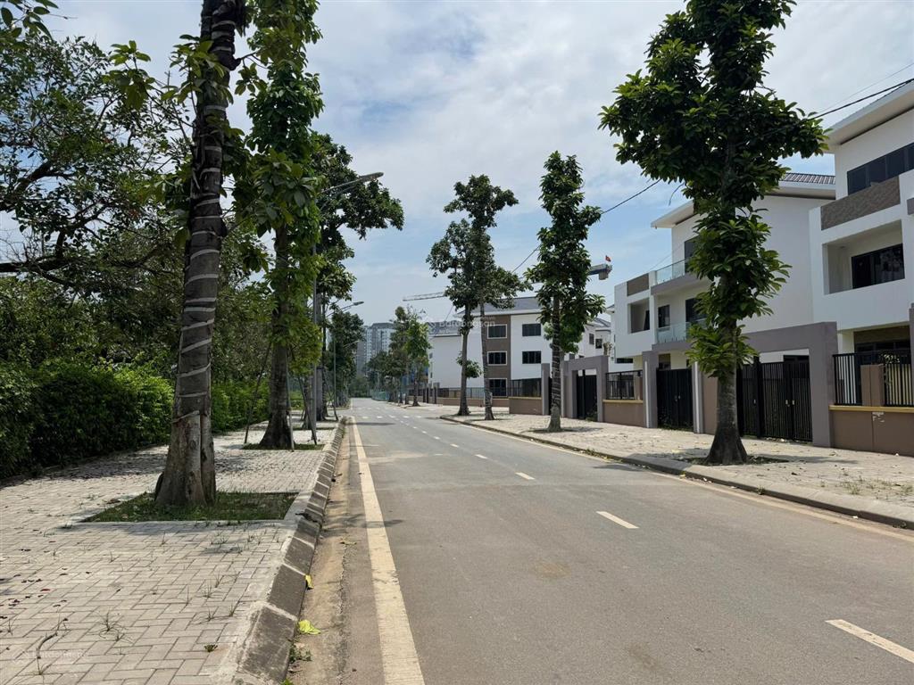 Biệt thự đơn lập  lô góc thanh hà  view hồ siêu đẹp 3 mặt đường  kinh doanh  3 tầng 46.8 tỷ