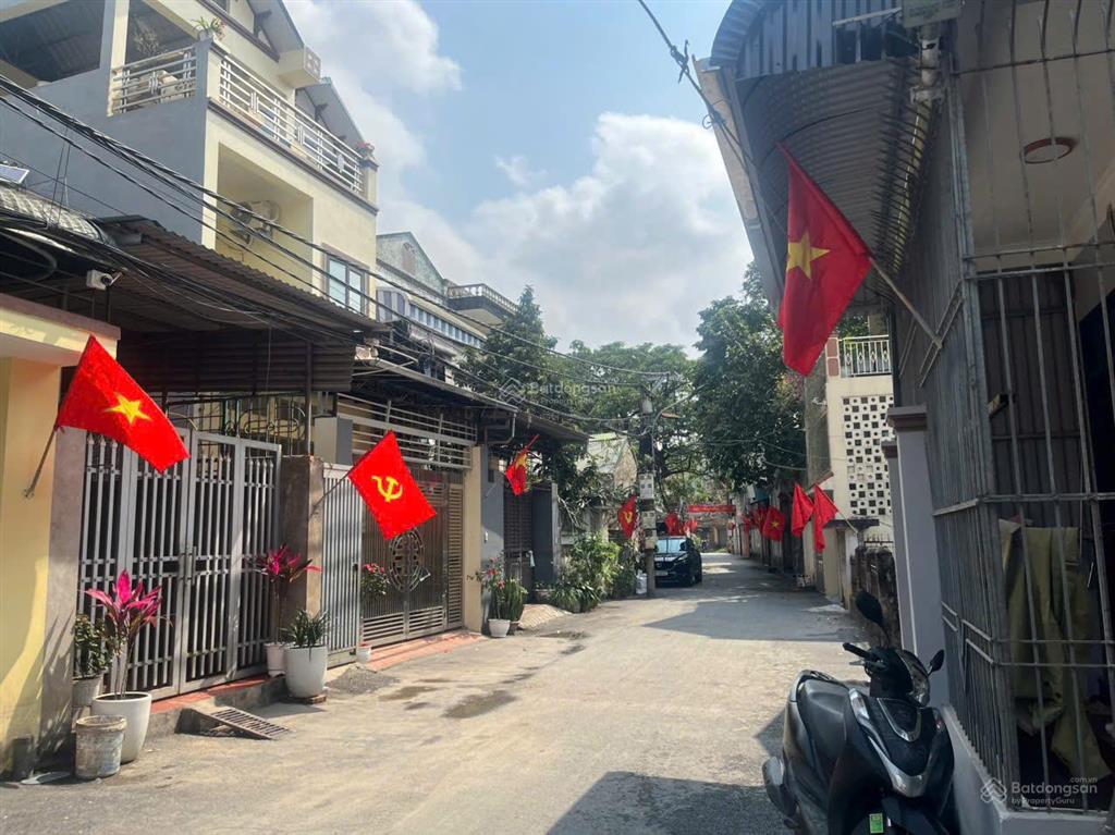 Bán đất tặng nhà 5 phòng cho thuê, dòng tiền 60 triệu/năm, trung tâm chương mỹ dt 110m² mt 4,6m