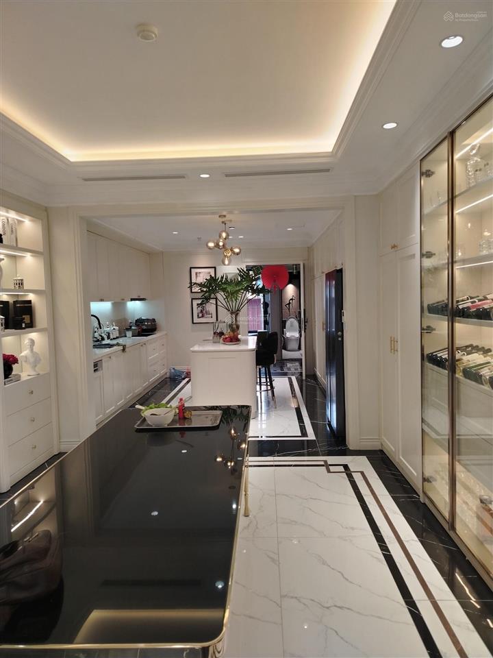 Vay ngân hàng cần bán gấp nhà tại phố yên lạc90m2 8 tầng thang máy dòng tiền 1 tỷ/năm giá 35 tỷ