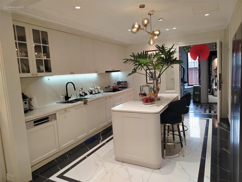 Vay ngân hàng cần bán gấp nhà tại phố yên lạc90m2 8 tầng thang máy dòng tiền 1 tỷ/năm giá 35 tỷ