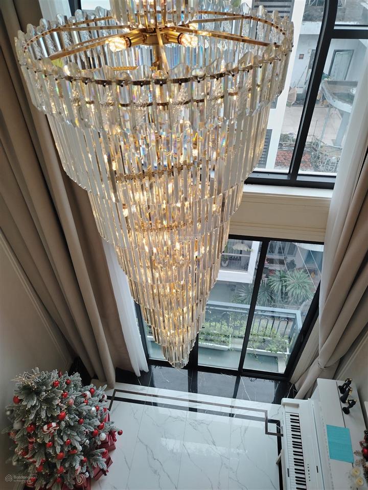Vay ngân hàng cần bán gấp nhà tại phố yên lạc90m2 8 tầng thang máy dòng tiền 1 tỷ/năm giá 35 tỷ