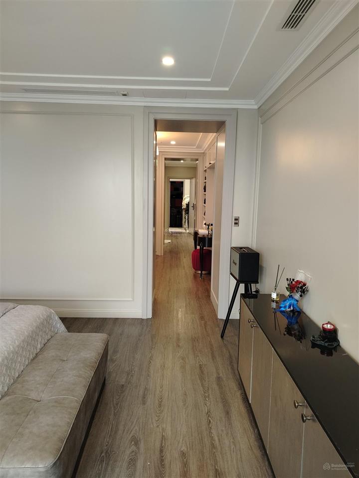 Vay ngân hàng cần bán gấp nhà tại phố yên lạc90m2 8 tầng thang máy dòng tiền 1 tỷ/năm giá 35 tỷ