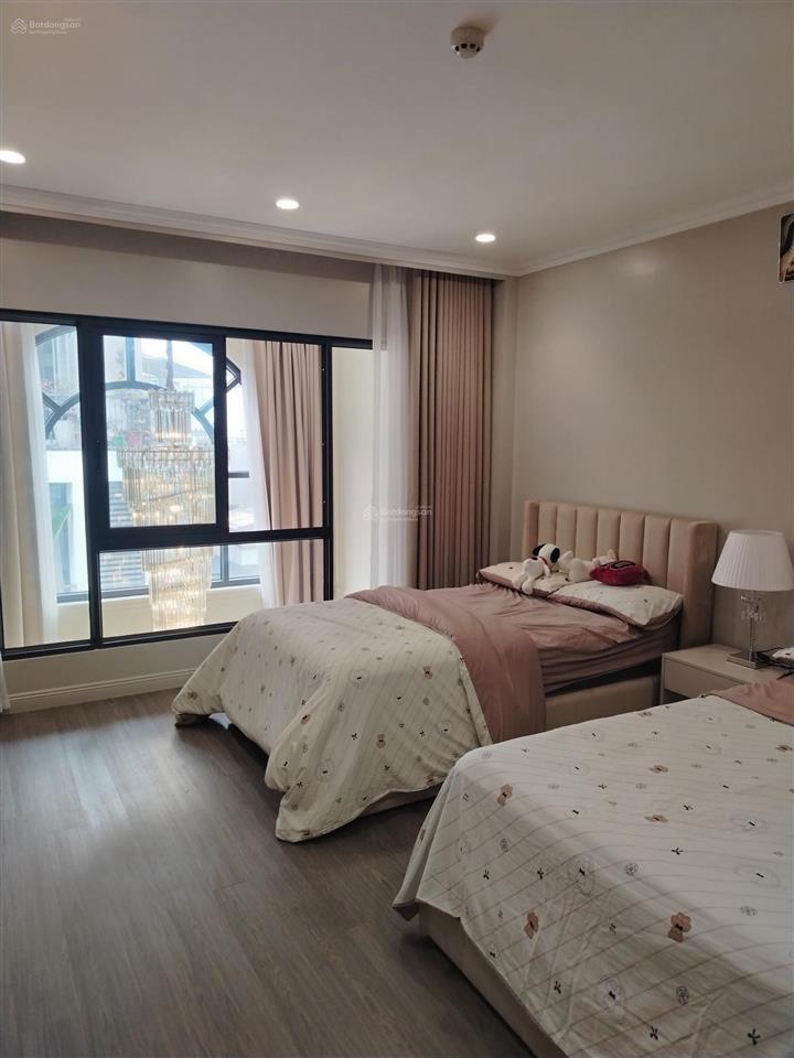 Vay ngân hàng cần bán gấp nhà tại phố yên lạc90m2 8 tầng thang máy dòng tiền 1 tỷ/năm giá 35 tỷ