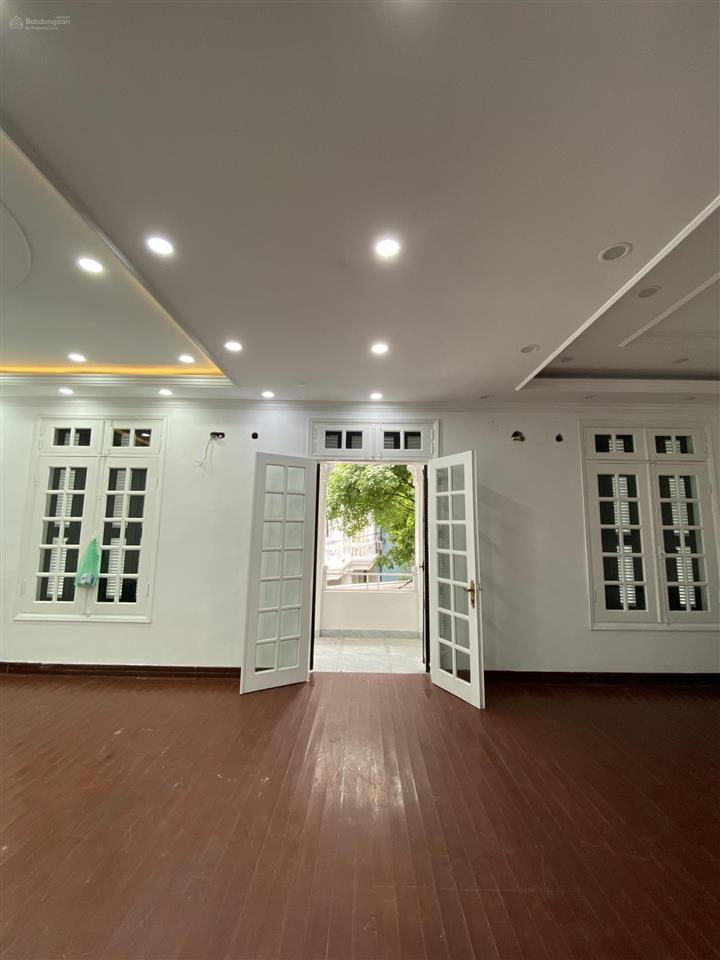 Cần bán gấp biệt thự giá 60 tỷ cầu giấy, 190m2 mặt tiền 12m, ngõ to oto tránh gần phố giá đầu tư
