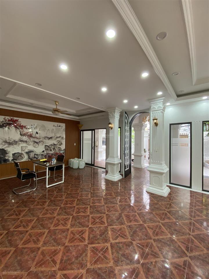 Cần bán gấp biệt thự giá 60 tỷ cầu giấy, 190m2 mặt tiền 12m, ngõ to oto tránh gần phố giá đầu tư