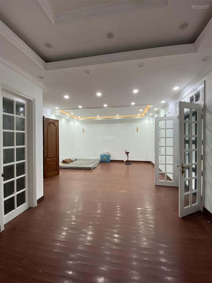Cần bán gấp biệt thự giá 60 tỷ cầu giấy, 190m2 mặt tiền 12m, ngõ to oto tránh gần phố giá đầu tư