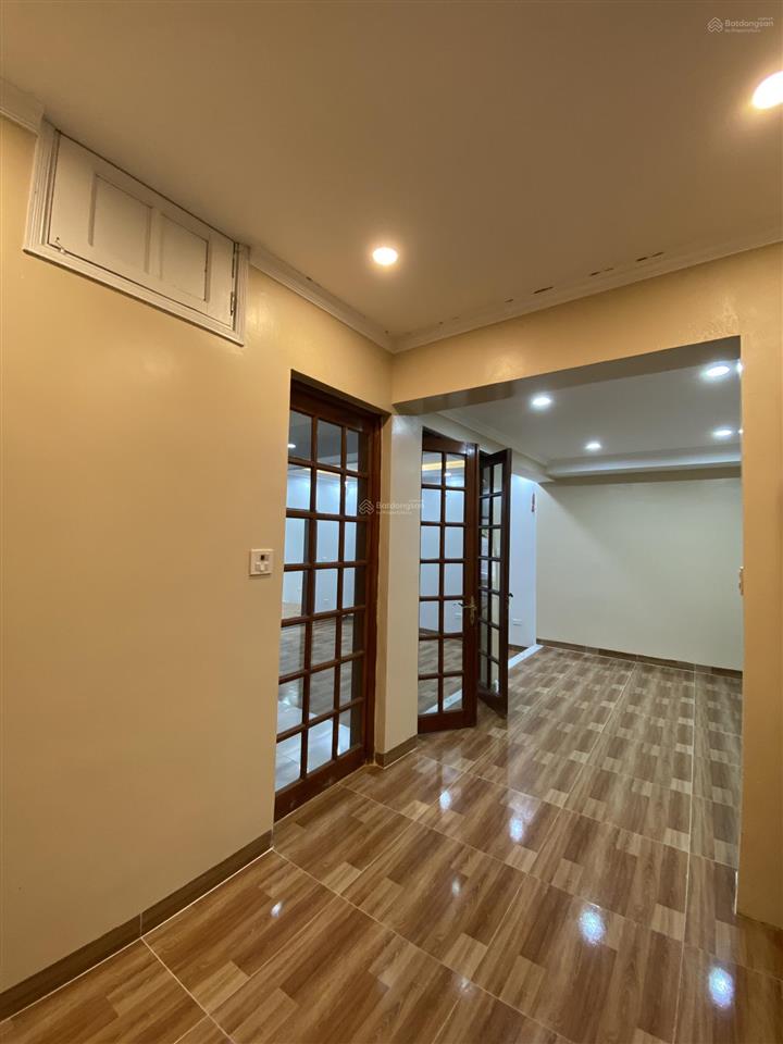 Cần bán gấp biệt thự giá 60 tỷ cầu giấy, 190m2 mặt tiền 12m, ngõ to oto tránh gần phố giá đầu tư