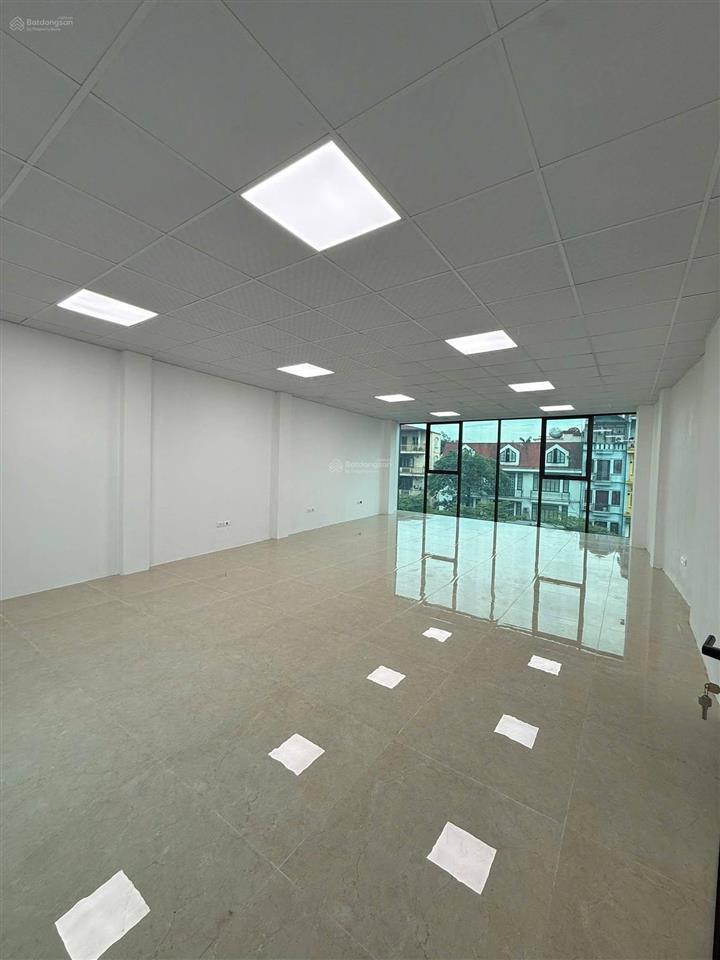 Cần bán gấp tòa văn phòng mặt phố lê văn lương 120m2 9 tầng thang máy, 180 triệu/ tháng, giá 90 tỷ