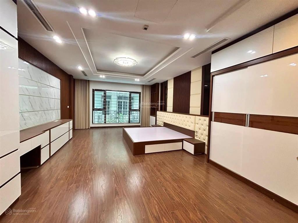 Cực hiếm bán nhà phân lô tại nguyễn thị định, 50m2 5 tầng oto tránh, cách phố 10m, ngõ kinh doanh.