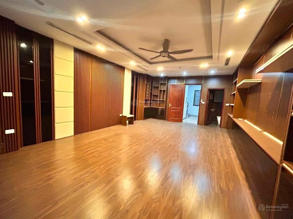 Cực hiếm bán nhà phân lô tại nguyễn thị định, 50m2 5 tầng oto tránh, cách phố 10m, ngõ kinh doanh.