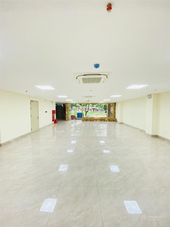 Cần bán tòa văn phòng mặt phố trung kính 170m2 12 tầng thông sàn đường 8 làn xe giá 130 tỷ có tl